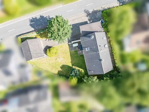 Immobilie in Nümbrecht - Zweifamilienhaus mit großem Garten, vielseitigen Nutzungsmöglichkeiten und viel Potenzial - Bild 2
