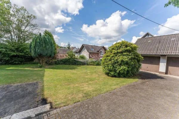 Immobilie in Nümbrecht - Zweifamilienhaus mit großem Garten, vielseitigen Nutzungsmöglichkeiten und viel Potenzial - Bild 3