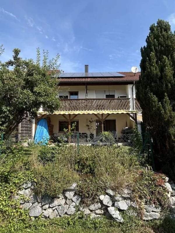 Immobilie in Ortenburg - Gepflegtes Reihenhaus mit Photovoltaik, Garten und großem Ausbaupotenzial in Ortenburg-Neustift - Bild 1