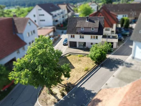 Immobilie in Altensteig - Einfamilienhaus mit guter Substanz und viel Potenzial - Bild 1