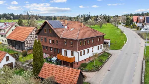 Immobilie in Oberreichenbach - Historisches Reihenhausensemble mit gepflegtem Haupthaus & Ausbaupotenzial | ruhige Lage mit Garten - Bild 0