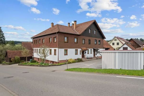 Immobilie in Oberreichenbach - Historisches Reihenhausensemble mit gepflegtem Haupthaus & Ausbaupotenzial | ruhige Lage mit Garten - Bild 2