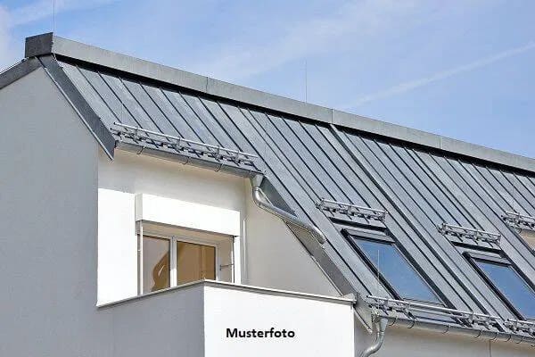 Immobilie in Gummersbach - 4-Zimmer-Wohnung nebst Balkon und Pkw-Stellplatz - Bild 0