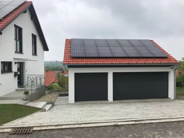 Immobilie in Schwindegg - Einzugsgebiet München: Moderner Neubau in ruhiger Wohnlage - Bild 1