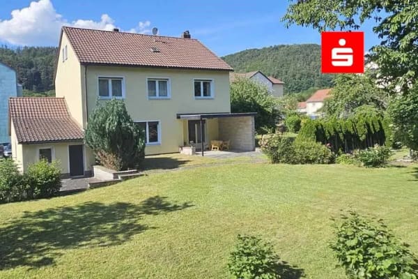 Immobilie in Bad Berneck im Fichtelgebirge - Familienfreundliches Einfamilienhaus mit großem Grundstück in Bad Berneck - Bild 0