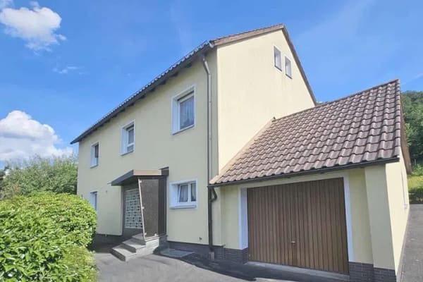 Immobilie in Bad Berneck im Fichtelgebirge - Familienfreundliches Einfamilienhaus mit großem Grundstück in Bad Berneck - Bild 2