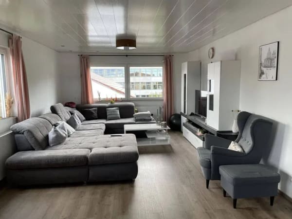 Immobilie in Neuffen - Lebendige 3-Zimmer-ETW: Gepflegtes Zuhause in Neuffen - Bild 2