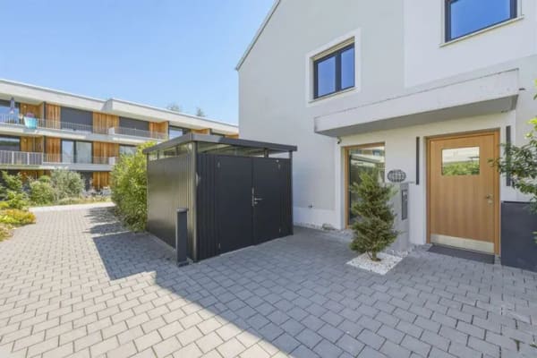 Immobilie in Schondorf am Ammersee - MGF-Group: Modernes Wohnen am Ammersee – Stilvolle Eleganz mit Einfamilienhaus-Charakter! - Bild 1