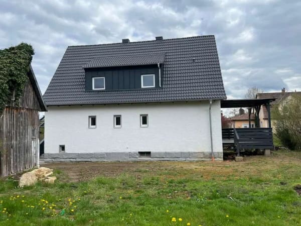 Immobilie in Neuenmarkt - Charmantes Einfamilienhaus mit großem Grundstück und zusätzlichem Baupotenzial - Bild 1