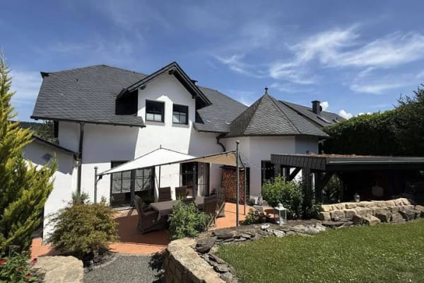 Immobilie in Mehring - Ein Haus zum Verlieben - Eleganz, Platz und Lebensqualität in Mehrings bester Wohnlage - Bild 0