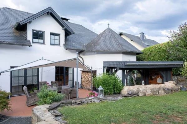 Immobilie in Mehring - Ein Haus zum Verlieben - Eleganz, Platz und Lebensqualität in Mehrings bester Wohnlage - Bild 2