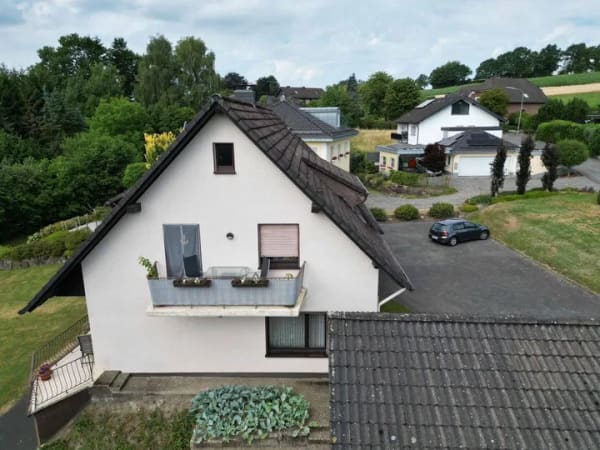 Immobilie in Reichshof -  Großzügiges Dreifamilienhaus – Perfekt für Eigennutzer oder Kapitalanleger - Bild 4