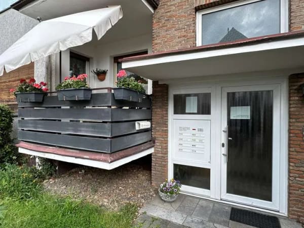 Immobilie in Ratingen - Gepflegtes Mehrfamilienhaus mit modernisierten Wohnungen und guter Rendite in Ratingen - Bild 1