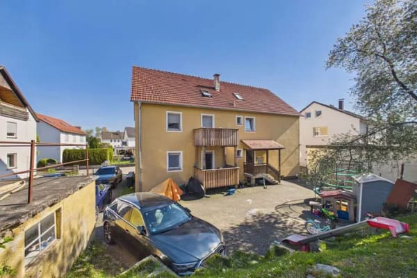 Immobilie in Elchingen - Gemütliche Dachgeschosswohnung mit Tageslichtbad und Keller in Thalfingen - Bild 1