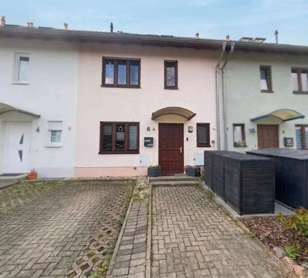 Immobilie in Salzatal - Familienfreundliches Reihenmittelhaus mit großzügigem Wohnkonzept, Garten und Stellplatz - Bild 0