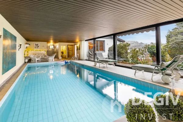 Immobilie in Bad Brückenau - Villa mit Indoor-Pool, Sauna & Panoramablick | 306 m² | Rhön - Bild 1