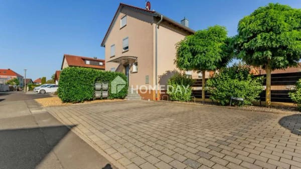 Immobilie in Schwarzach am Main - Modernisiertes Mehrfamilienhaus mit Garten, Balkon und 5 Stellplätzen in Schwarzach am Main - Bild 1