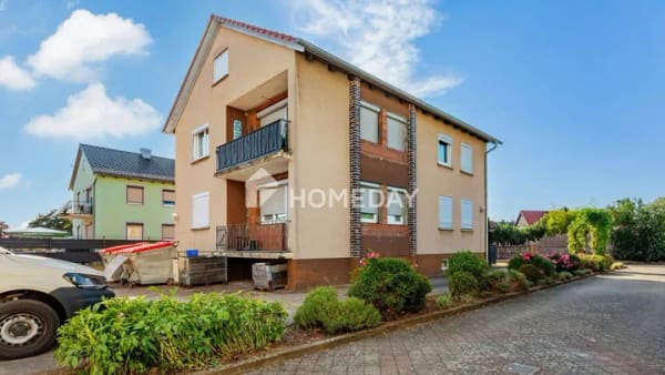 Immobilie in Schwarzach am Main - Modernisiertes Mehrfamilienhaus mit Garten, Balkon und 5 Stellplätzen in Schwarzach am Main - Bild 2