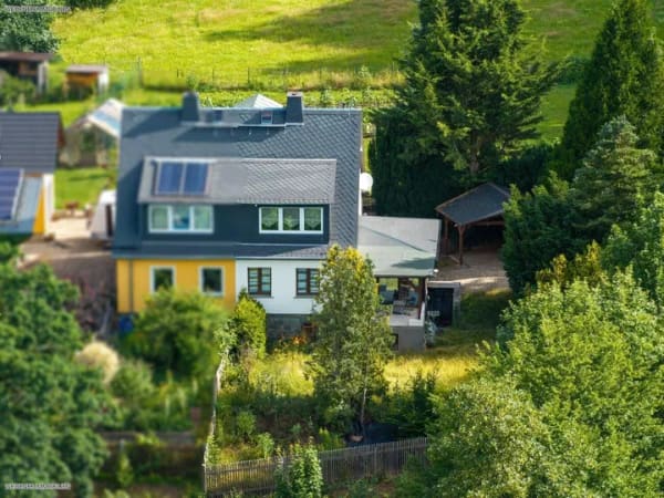 Immobilie in Berga/Elster - Charmante Doppelhaushälfte mit moderner Wärmepumpe, Wintergarten & gepflegtem Grundstück in Berga/Elster - Bild 1