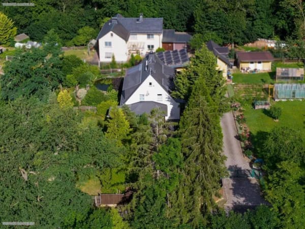 Immobilie in Berga/Elster - Charmante Doppelhaushälfte mit moderner Wärmepumpe, Wintergarten & gepflegtem Grundstück in Berga/Elster - Bild 2