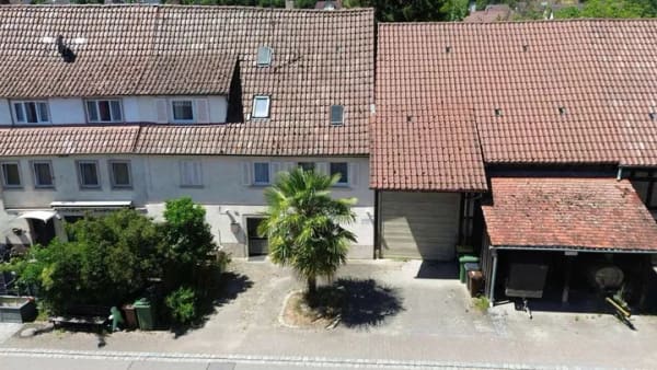 Immobilie in Mühlacker - Charmante Doppelhaushälfte mit großer Scheune und großem Garten - Bild 0