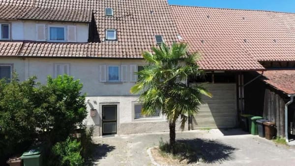 Immobilie in Mühlacker - Charmante Doppelhaushälfte mit großer Scheune und großem Garten - Bild 1