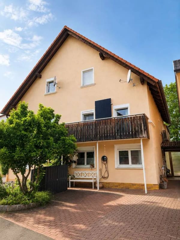 Immobilie in Thurnau - Modernisierte Doppelhaushälfte mit Garage, Garten & Bachzugang in Hutschdorf - Bild 0