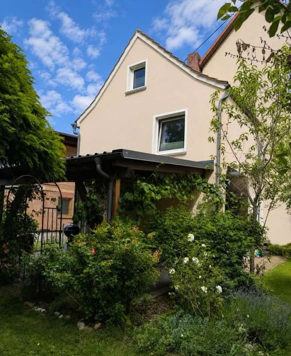 Immobilie in Thurnau - Modernisierte Doppelhaushälfte mit Garage, Garten & Bachzugang in Hutschdorf - Bild 1