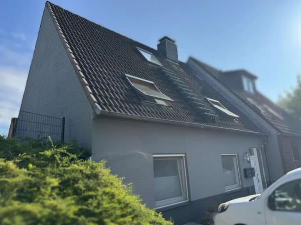Immobilie in Mönkeberg - Solides Zweifamilienhaus - nach WEG geteilt - in ruhiger zentraler Lage - Bild 1