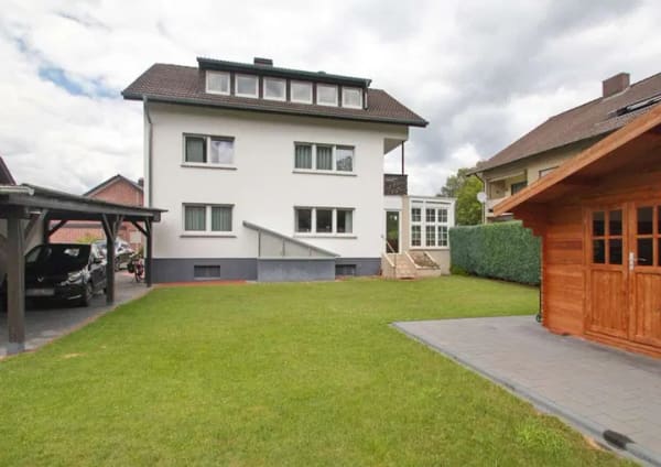 Immobilie in Hövelhof - Attraktives 2-3 Familienhaus in familienfreundlicher Lage von Hövelhof - Bild 1