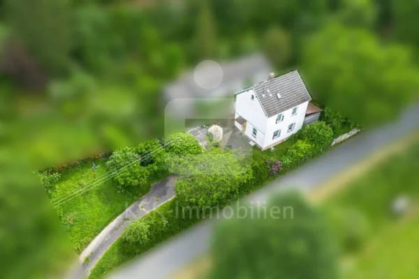 Immobilie in Eitorf - Sanierungsbedürftiges Einfamilienhaus in ruhiger Lage von Eitorf! - Bild 0