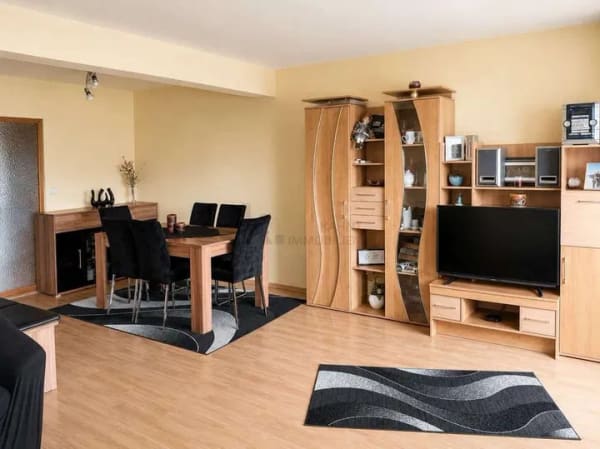 Immobilie in Hockenheim - BELIEBTE WOHNLAGE IN HOCKENHEIM - 3 ZIMMERWOHNUNG MIT ZWEI STELLPLÄTZEN & BALKON (ERBBAURECHT) - Bild 1