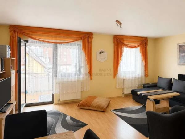 Immobilie in Hockenheim - BELIEBTE WOHNLAGE IN HOCKENHEIM - 3 ZIMMERWOHNUNG MIT ZWEI STELLPLÄTZEN & BALKON (ERBBAURECHT) - Bild 2