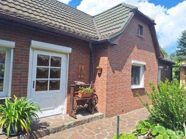 Immobilie in Petershagen/Eggersdorf - Wohnen im Grünen - Haus mit viel Nebengelass - Bild 1