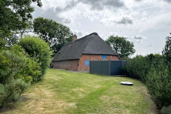Immobilie in Emmelsbüll-Horsbüll - Repräsentatives, top saniertes Reetdachhaus in ruhiger Lage nahe der Nordsee - Bild 2