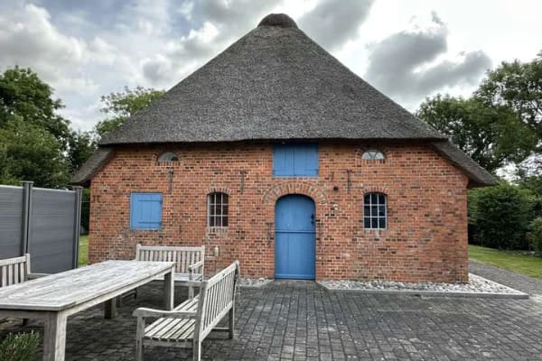 Immobilie in Emmelsbüll-Horsbüll - Repräsentatives, top saniertes Reetdachhaus in ruhiger Lage nahe der Nordsee - Bild 3
