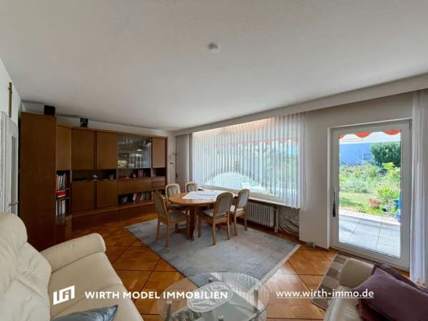 Immobilie in Niederwerrn - Geräumiges Reihenmittelhaus mit sieben Zimmern und Garage in Niederwerrn - Bild 0