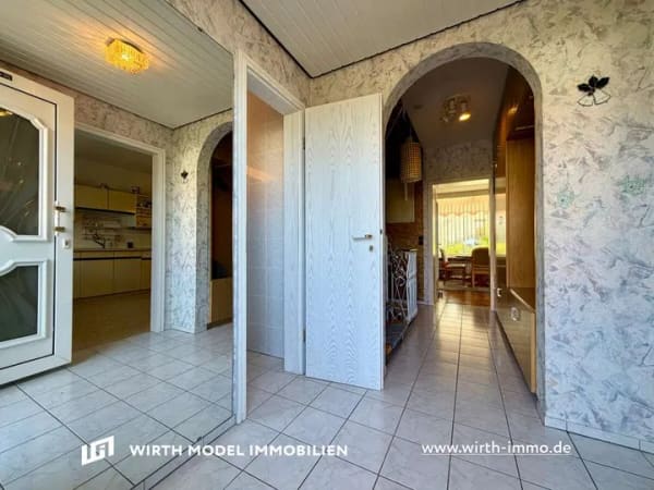 Immobilie in Niederwerrn - Geräumiges Reihenmittelhaus mit sieben Zimmern und Garage in Niederwerrn - Bild 3