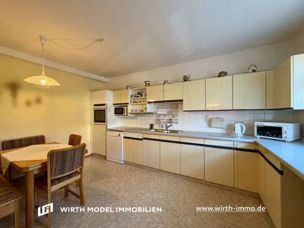 Immobilie in Niederwerrn - Geräumiges Reihenmittelhaus mit sieben Zimmern und Garage in Niederwerrn - Bild 4