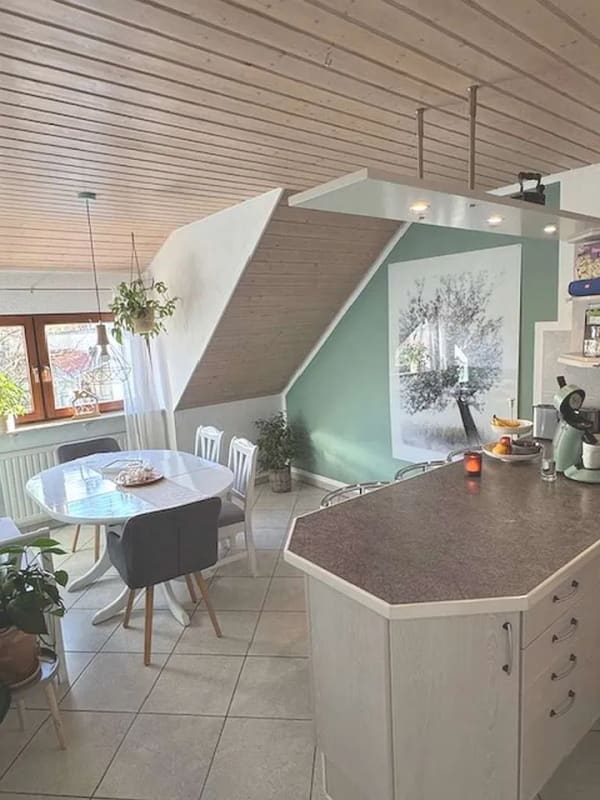 Immobilie in Urbach - URBACH - KLASSE DG - WHG. MIT BALKON, GARAGE U. STELLPLATZ I. FR. - Bild 0