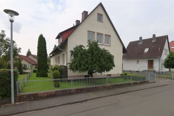 Immobilie in Meißner - Großzügig wohnen in bester Lage: Ein- oder Zweifamilienhaus mit Doppelgarage - Bild 1