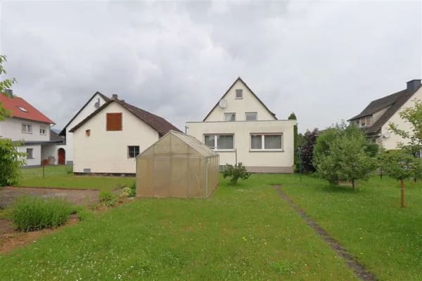 Immobilie in Meißner - Großzügig wohnen in bester Lage: Ein- oder Zweifamilienhaus mit Doppelgarage - Bild 2