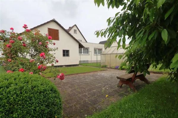 Immobilie in Meißner - Großzügig wohnen in bester Lage: Ein- oder Zweifamilienhaus mit Doppelgarage - Bild 4