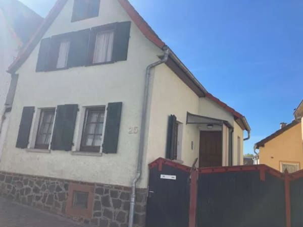 Immobilie in Schöneck - ==  ANGEBOT == Charmantes, kleines Einfamilienhaus. Alternative zur Wohnung - Bild 1