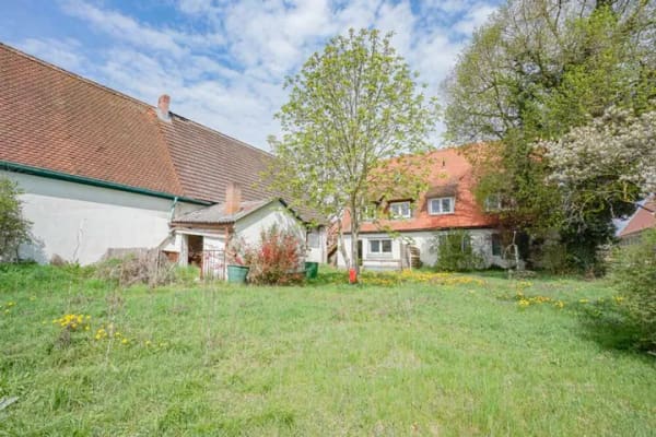 Immobilie in Abenberg - Kernsanierungsbedürftiges Bauernhausensemble mit großem Grundstück und vielseitigem Entwicklungspote - Bild 0
