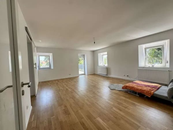 Immobilie in Regenstauf - Sanierte 4 - ZKB mit atemberaubender Terrasse u. Balkon - Bild 0