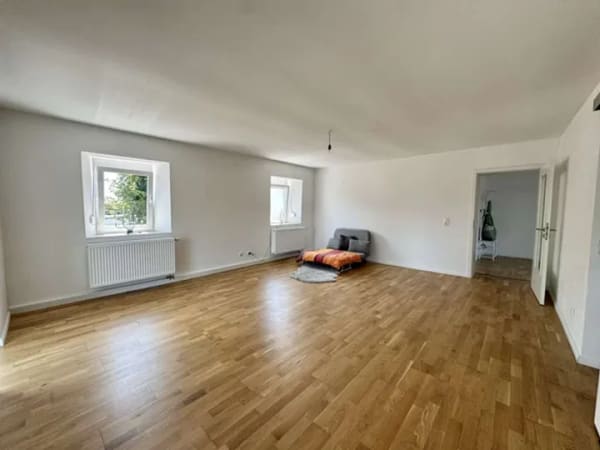 Immobilie in Regenstauf - Sanierte 4 - ZKB mit atemberaubender Terrasse u. Balkon - Bild 1