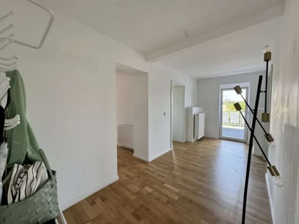 Immobilie in Regenstauf - Sanierte 4 - ZKB mit atemberaubender Terrasse u. Balkon - Bild 4