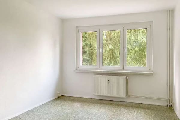 Immobilie in Schorfheide - Ruhig wohnen im Grünen – Helle 2-Zimmer-Wohnung mit Tageslichtbad - Bild 1