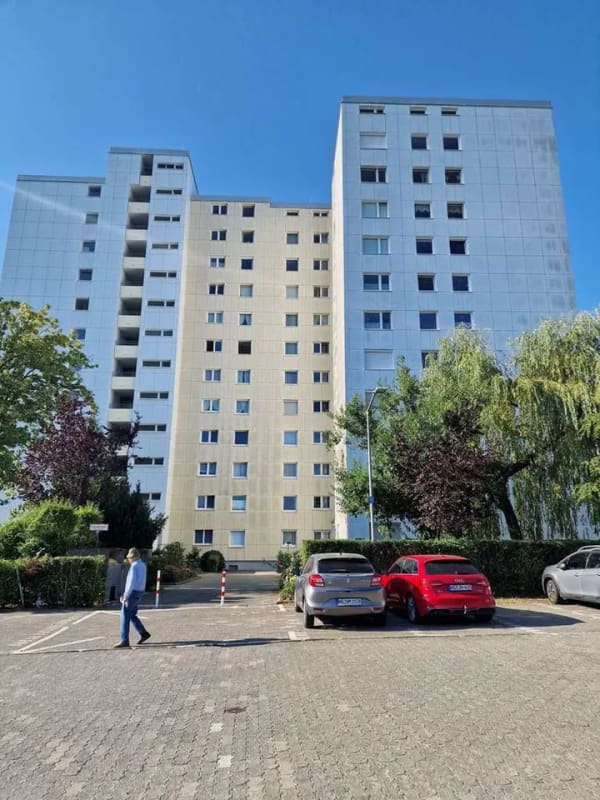 Immobilie in Oberursel - Schöne 3 ZKB im Rosengärtchen mit Garagenplatz und Aussenstellplatz für 2 Fahrzeuge - Bild 1